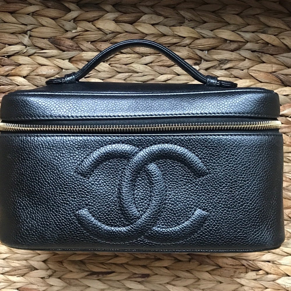 Auth vintage Chanel vanity black caviar